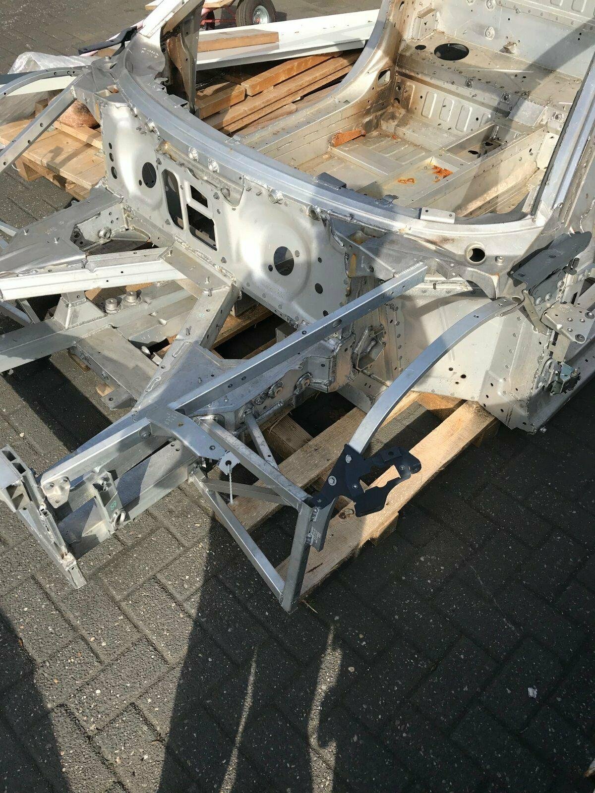 AUDI R8 5.2 V10 BODY - Image 6